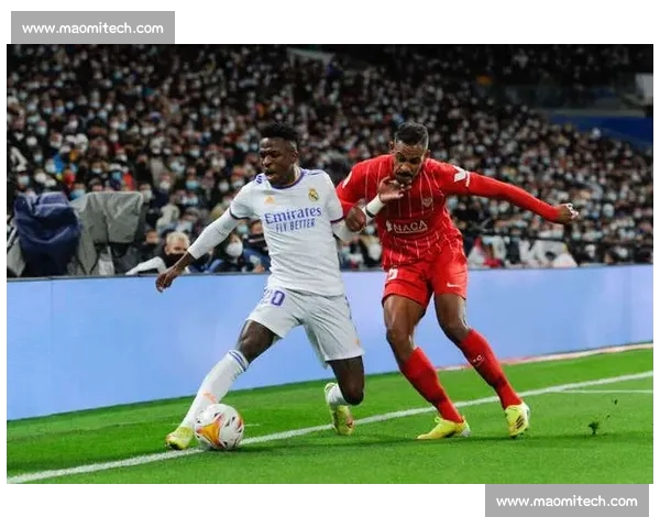 国家德比爆赛后混战!维尼修斯怒冲对手,警方出面平息 国家德比爆赛后混战!维尼修斯怒冲对手,警方出面平息